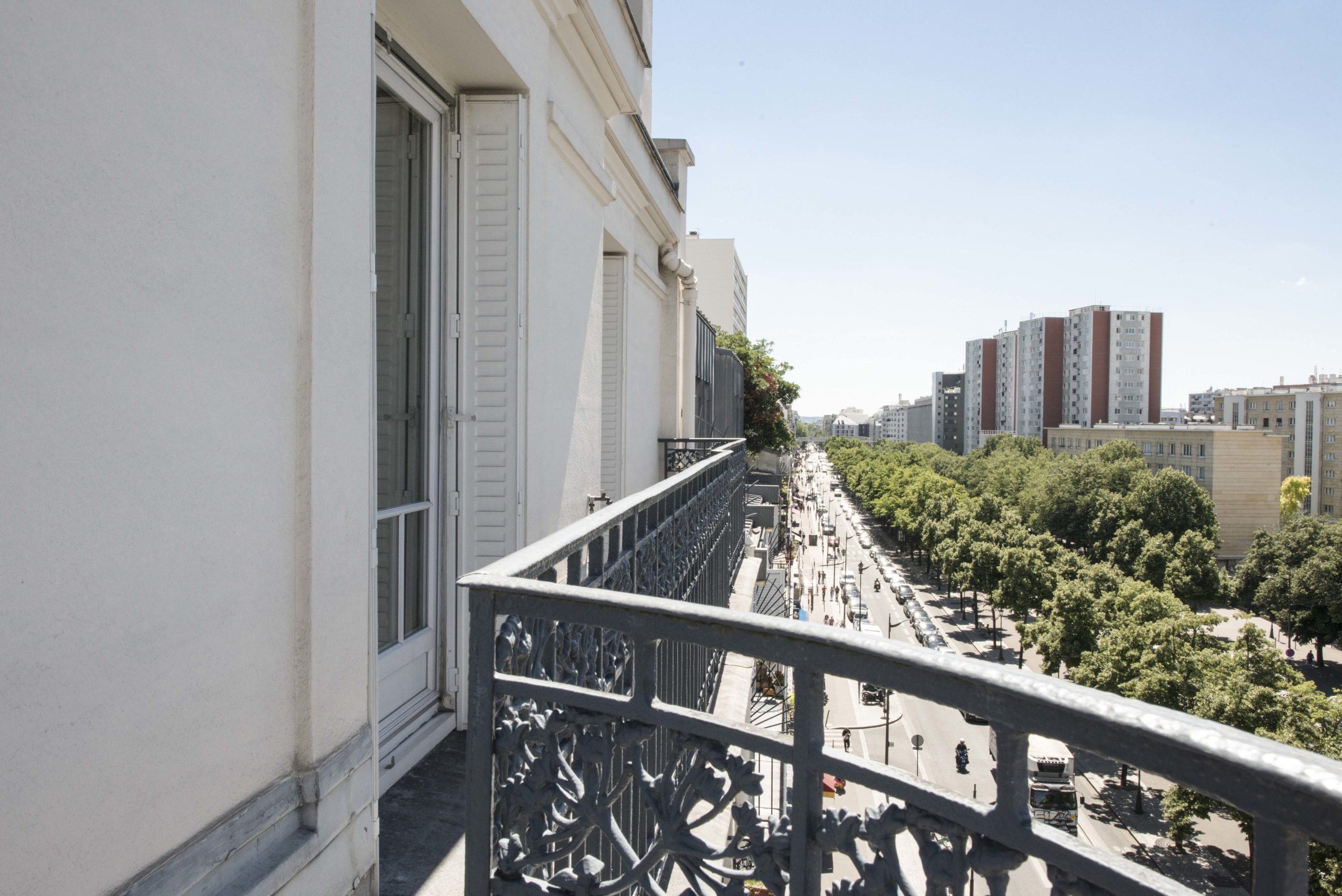 Rare 5 Pièces balcons et terrasse au 6ème. Paris XIX°